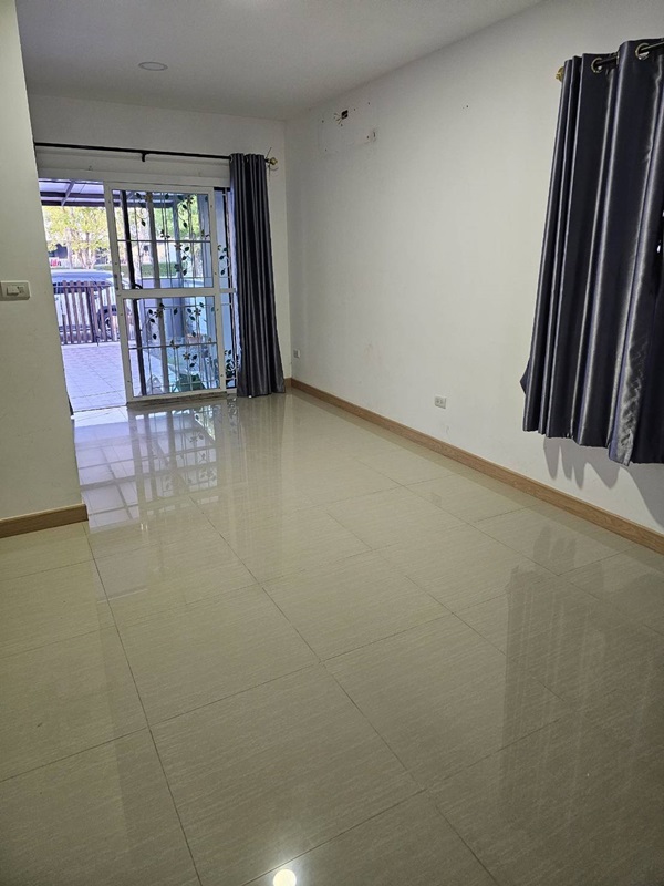 ขายด่วน บ้านทาวเฮ้าส์ หมู่บ้านศิวาลัย บางสมัคร บางปะกง ฉะเชิงเทรา สภาพใหม่ เนื้อที่ 42 ตรว. โทร 0632359638